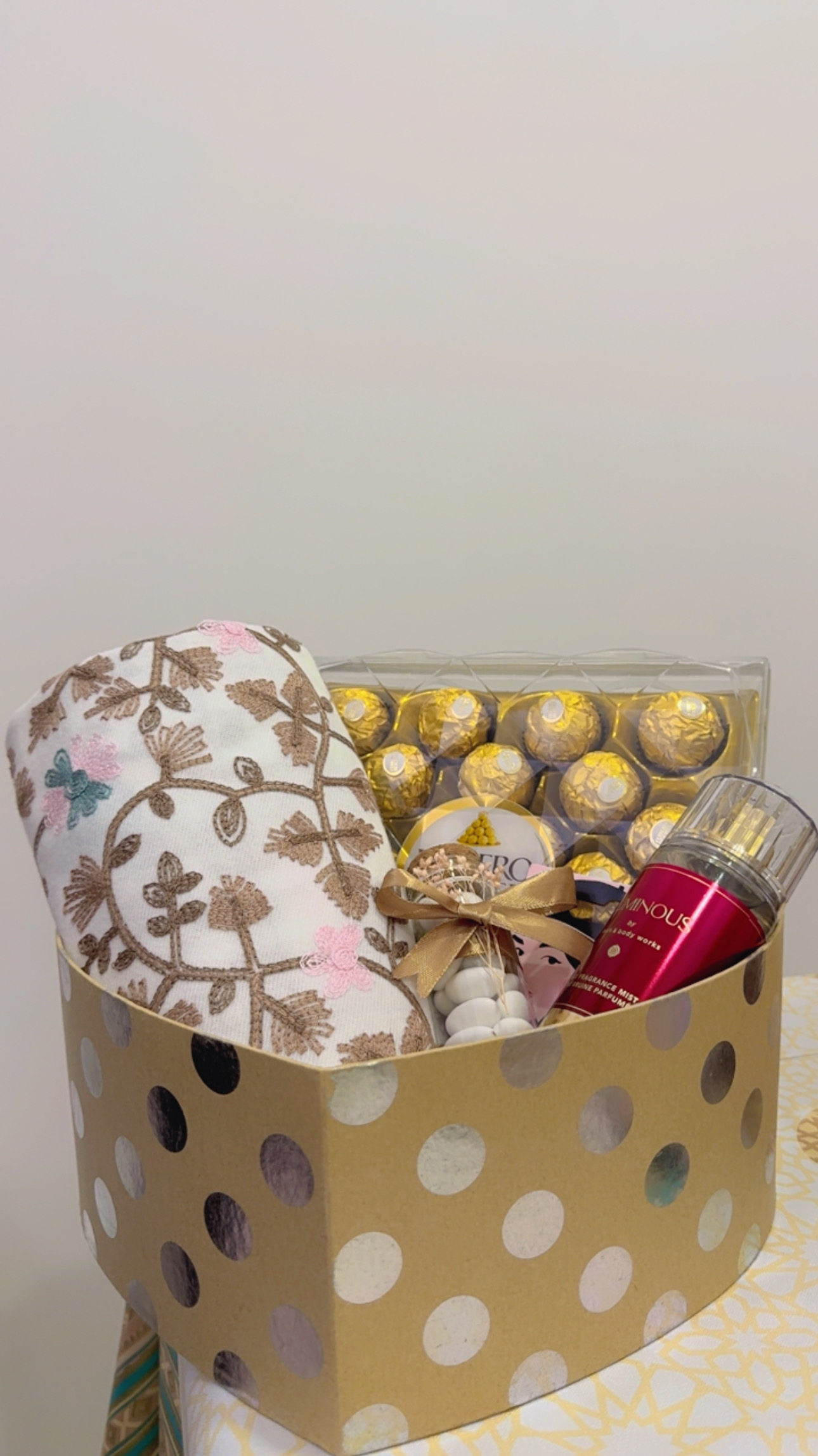 Blush & Bloom Heart Box - Image 2